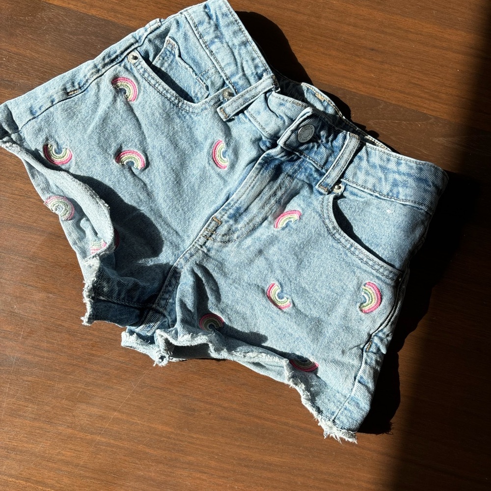 Girls GAP size 7 Jean shorts with Rainbows